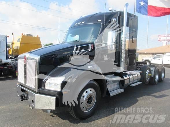 Kenworth T880 Conventional Trucks / Tractor Trucks