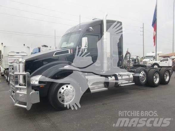 Kenworth T880 Conventional Trucks / Tractor Trucks
