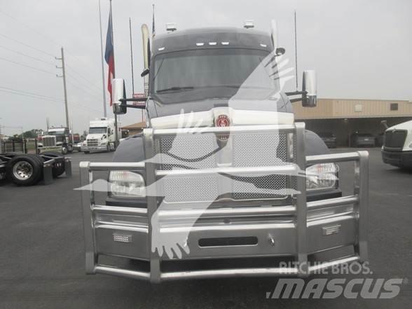 Kenworth T880 Conventional Trucks / Tractor Trucks