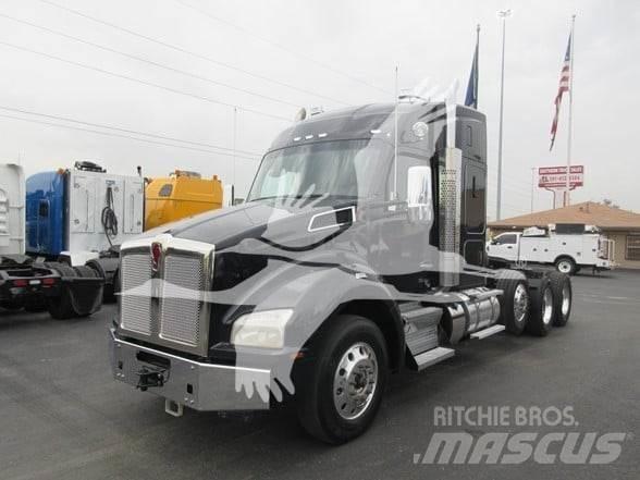 Kenworth T880 Conventional Trucks / Tractor Trucks