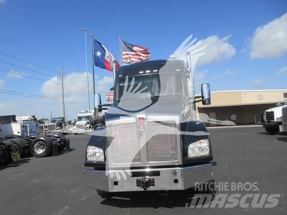 Kenworth T880 Conventional Trucks / Tractor Trucks