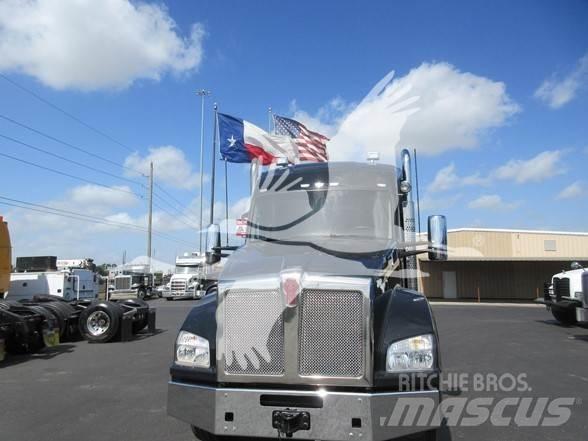 Kenworth T880 Conventional Trucks / Tractor Trucks