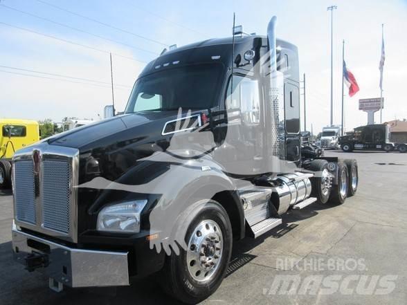 Kenworth T880 Conventional Trucks / Tractor Trucks