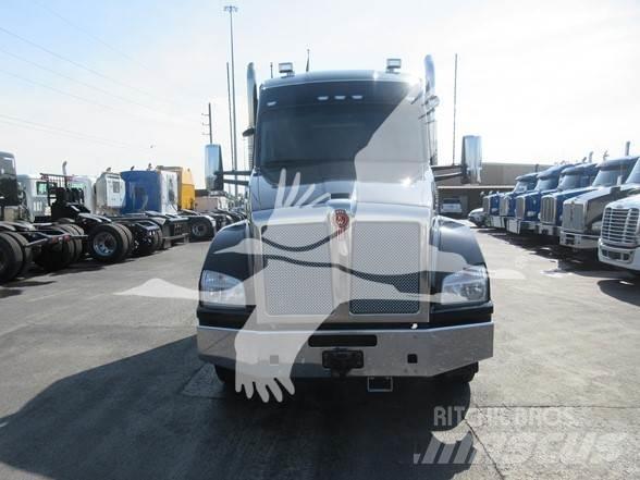 Kenworth T880 Conventional Trucks / Tractor Trucks