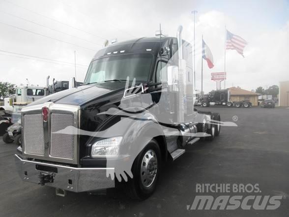 Kenworth T880 Conventional Trucks / Tractor Trucks