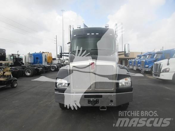 Kenworth T880 Conventional Trucks / Tractor Trucks