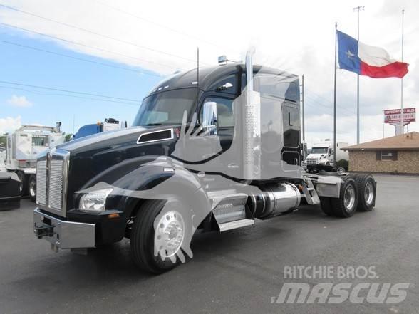 Kenworth T880 Conventional Trucks / Tractor Trucks