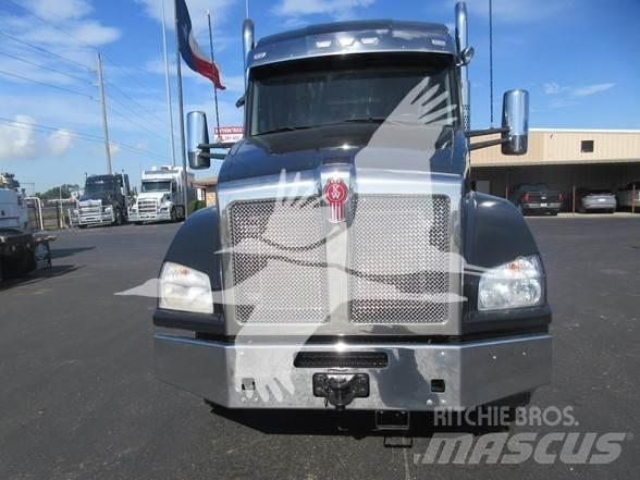 Kenworth T880 Conventional Trucks / Tractor Trucks