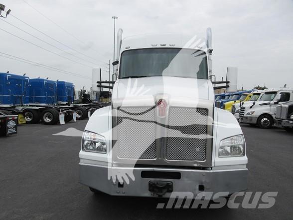 Kenworth T880 Conventional Trucks / Tractor Trucks