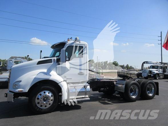 Kenworth T880 Conventional Trucks / Tractor Trucks
