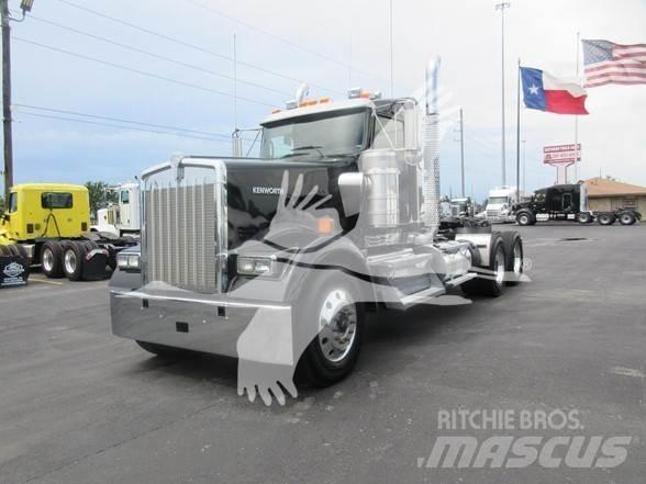 Kenworth W900 Conventional Trucks / Tractor Trucks
