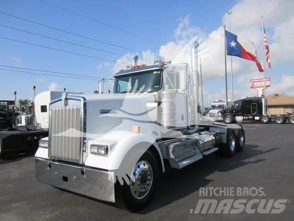 Kenworth W900L Conventional Trucks / Tractor Trucks