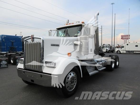 Kenworth W900L Conventional Trucks / Tractor Trucks