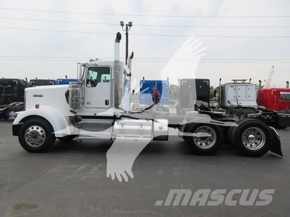 Kenworth W900L Conventional Trucks / Tractor Trucks