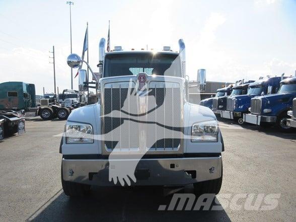 Kenworth W990 Conventional Trucks / Tractor Trucks