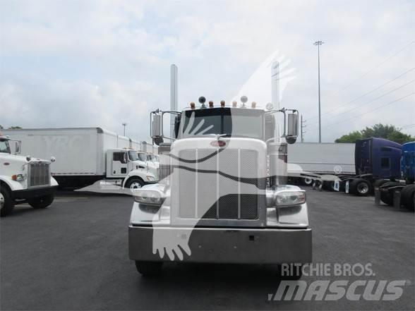 Peterbilt 388 Conventional Trucks / Tractor Trucks