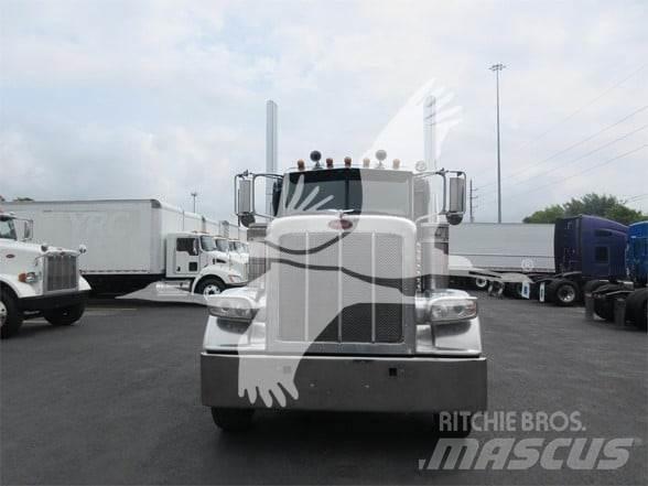 Peterbilt 388 Conventional Trucks / Tractor Trucks
