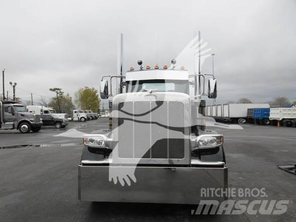 Peterbilt 389 Conventional Trucks / Tractor Trucks