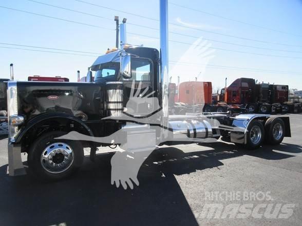 Peterbilt 389 Conventional Trucks / Tractor Trucks