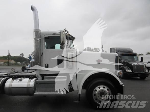 Peterbilt 389 Conventional Trucks / Tractor Trucks
