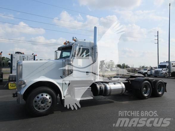 Peterbilt 389 Conventional Trucks / Tractor Trucks