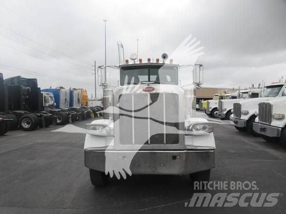 Peterbilt 389 Conventional Trucks / Tractor Trucks