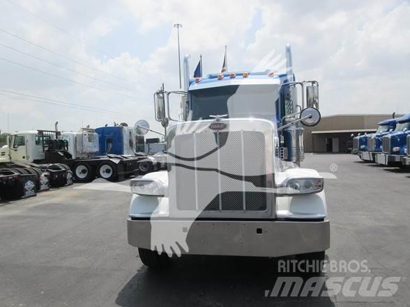 Peterbilt 389 Conventional Trucks / Tractor Trucks