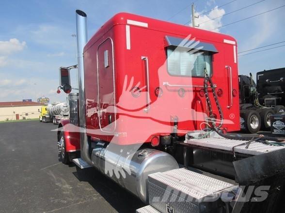 Peterbilt 389 Conventional Trucks / Tractor Trucks