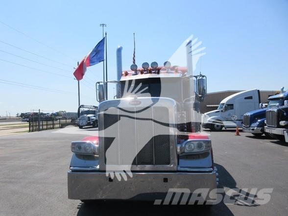 Peterbilt 389 Conventional Trucks / Tractor Trucks