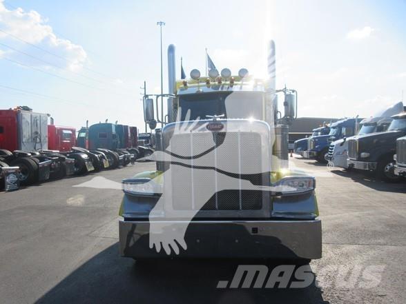 Peterbilt 389 Conventional Trucks / Tractor Trucks