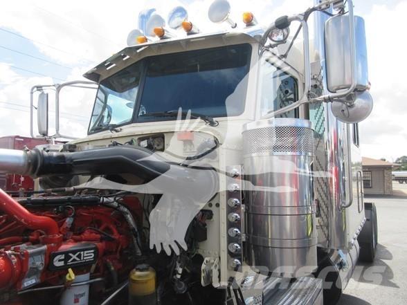Peterbilt 389 Conventional Trucks / Tractor Trucks