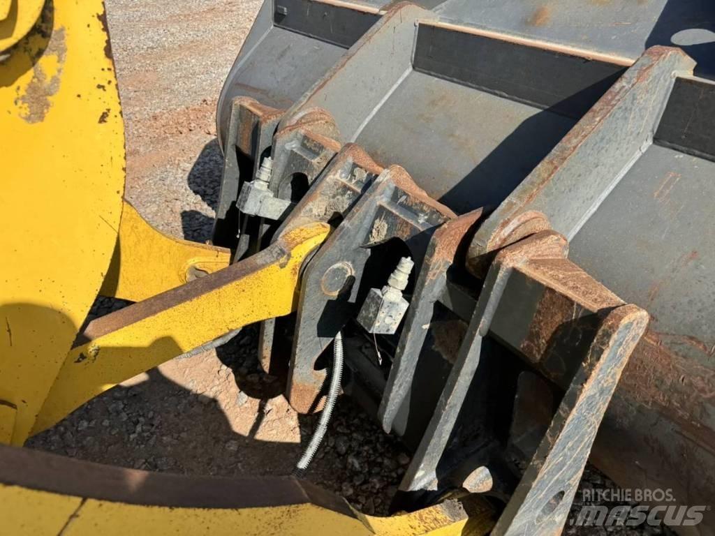 Komatsu WA 320 Wheel Loaders