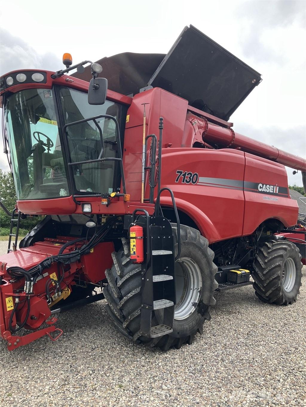 CASE Axial Flow 7130 Combine Harvesters