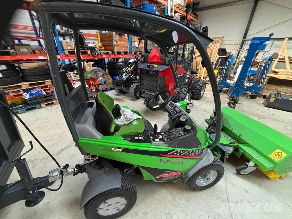Avant 220 Mini Loader