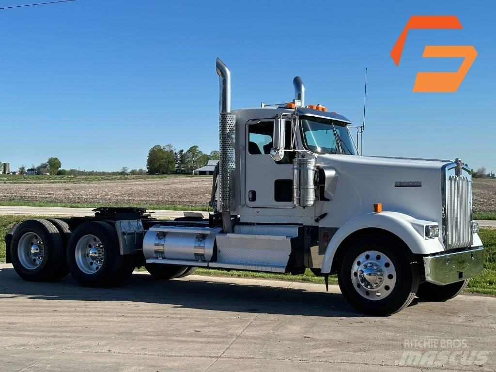 Kenworth W900 Conventional Trucks / Tractor Trucks