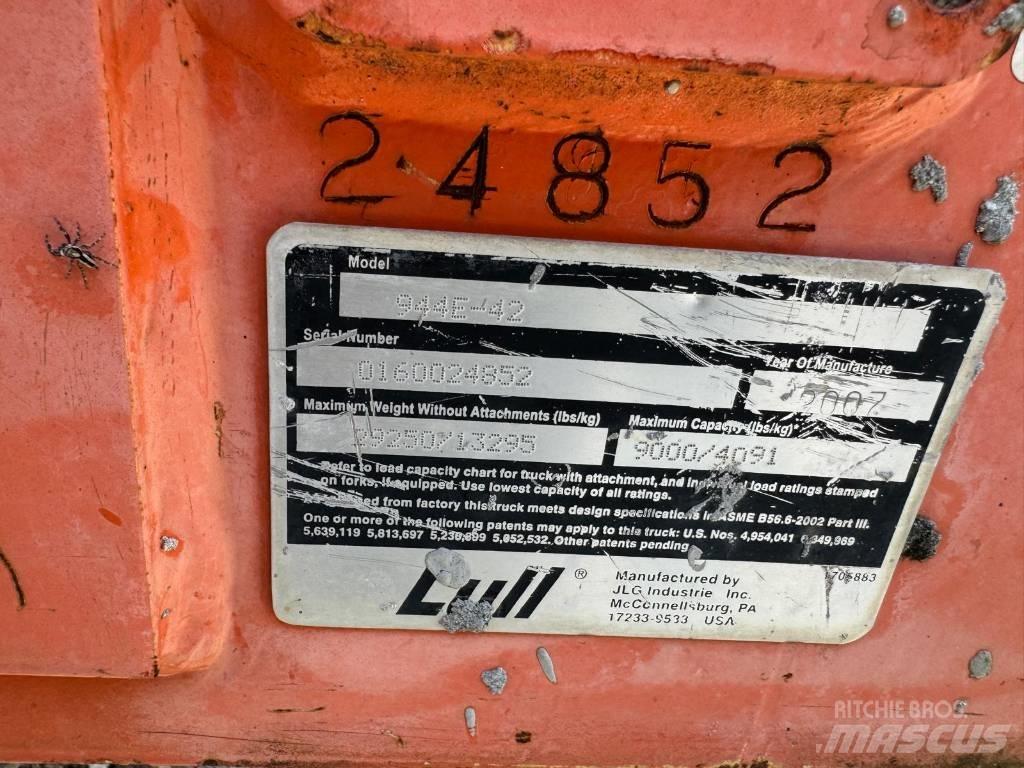 JLG 944 E-42 Telescopic Handlers