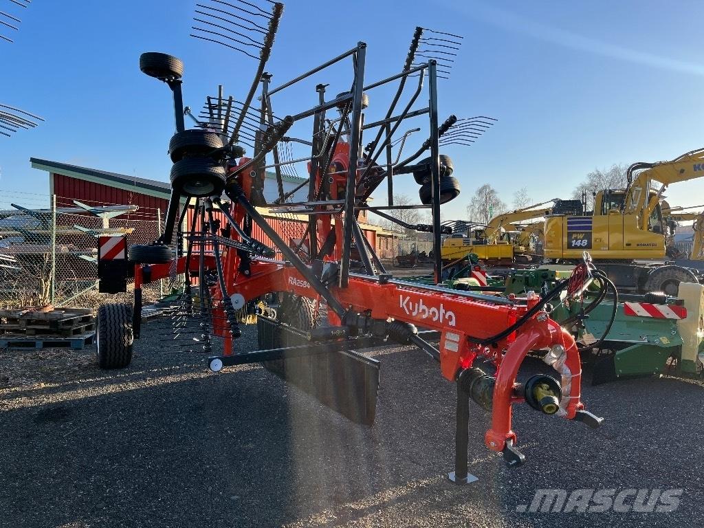 Kubota RA2584 Swathers \ Windrowers