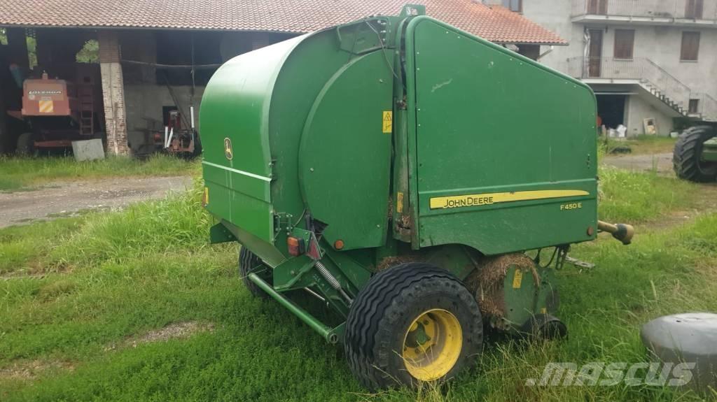 John Deere F 450 Round Balers