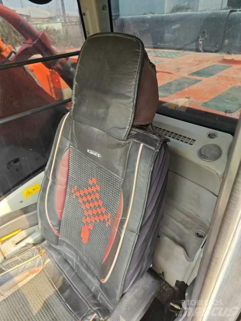 Hitachi 470 Crawler Excavators