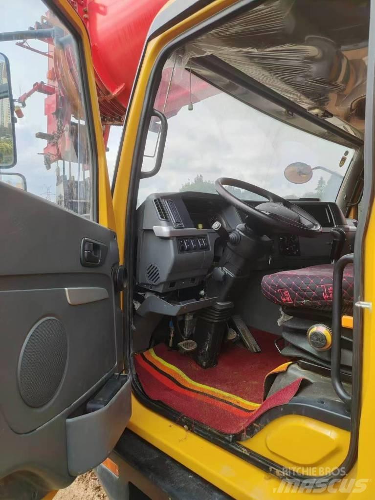 Sany STC1300C8 Mobile and all terrain cranes