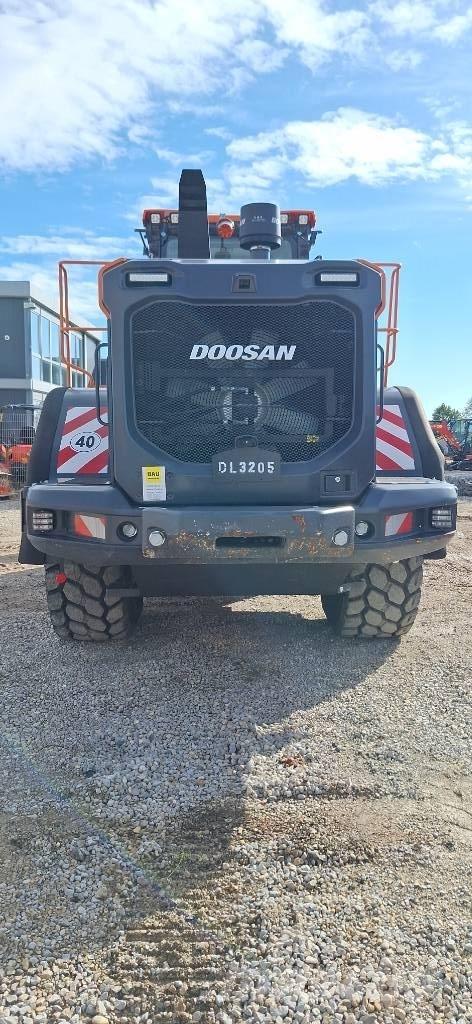 Doosan DL 320-7 Wheel Loaders