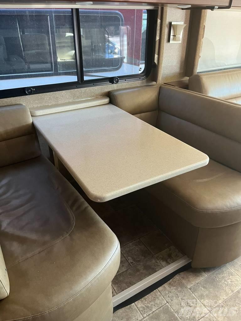 Thor Pallazzo M36 Motor homes and travel trailers