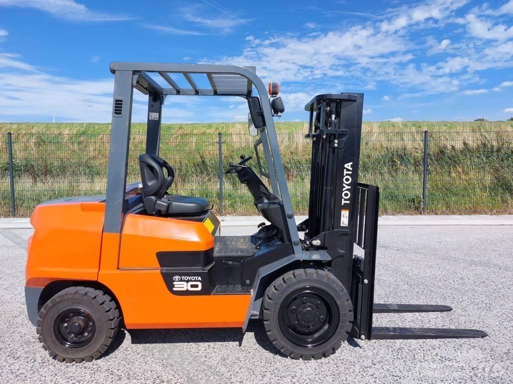 Toyota FDZN30 Diesel Forklifts
