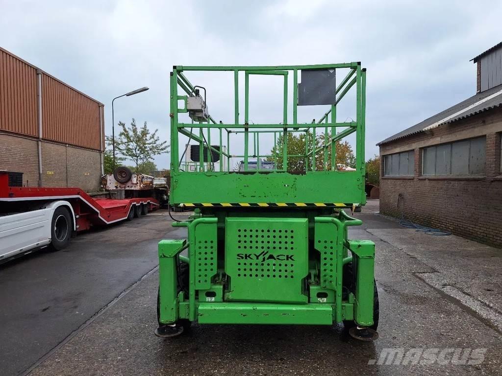 SkyJack SJ-8831 Scissor Lifts