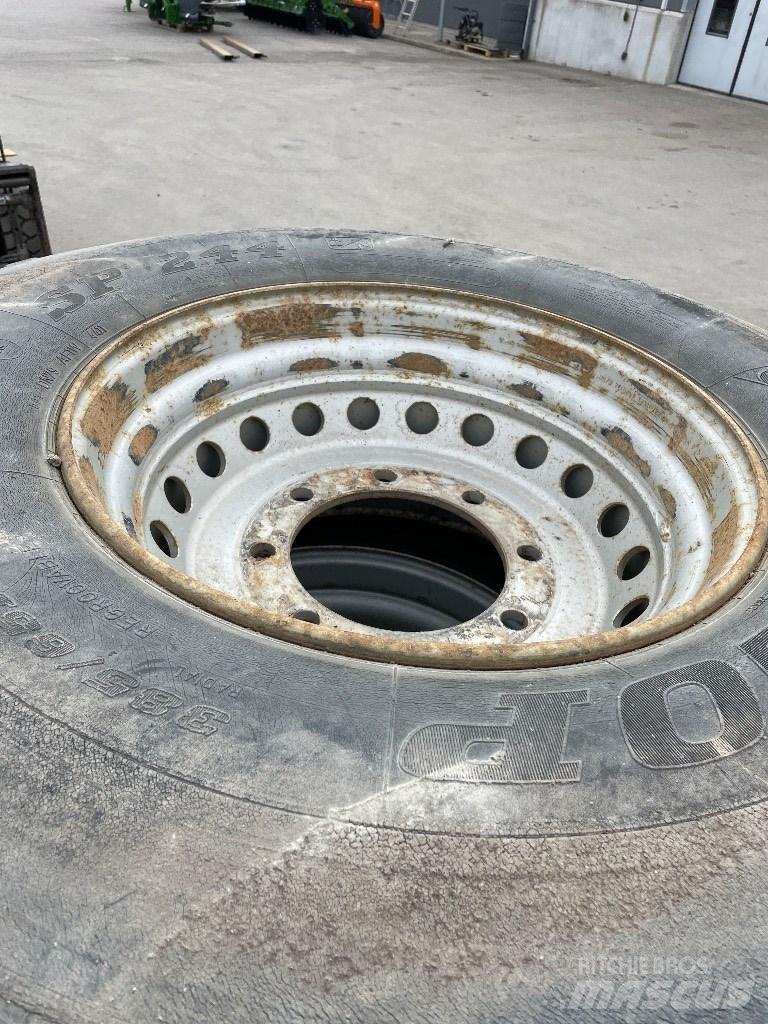 JCB 409 Tires, wheels and rims