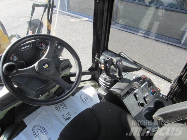 CAT 906 Wheel Loaders