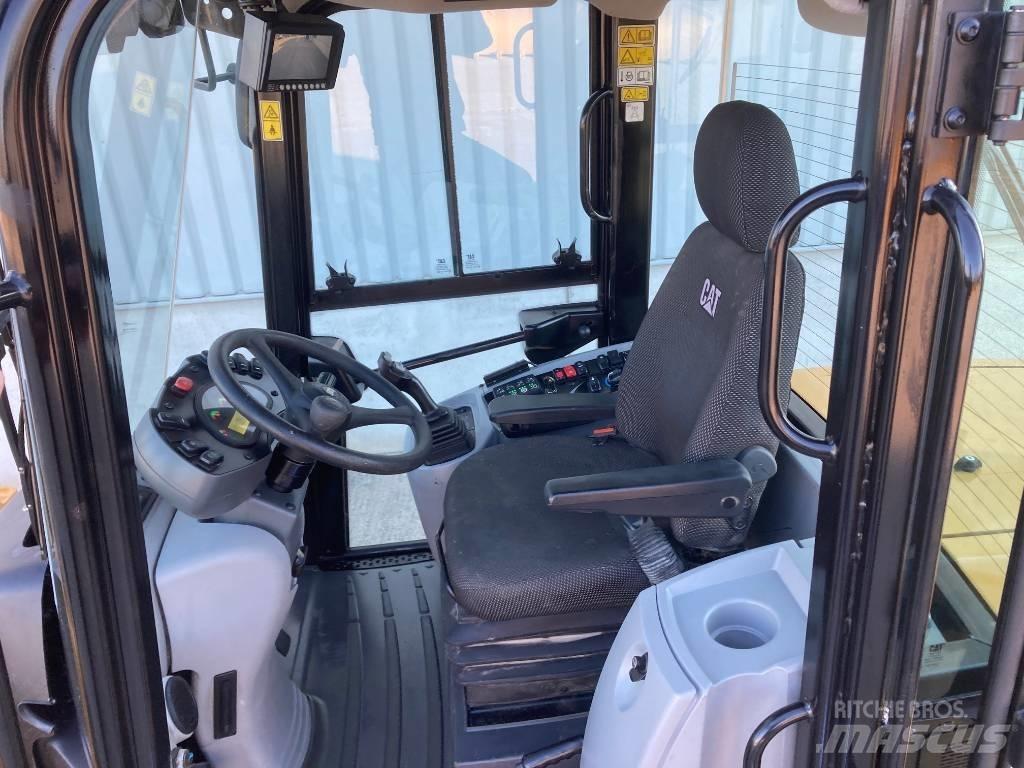 CAT 910 Wheel Loaders