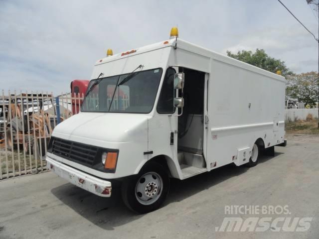 GMC P30 Work Trucks / Municipal