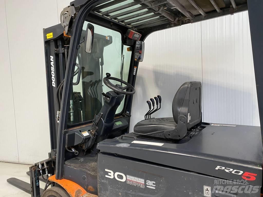Doosan B30X-5 Electric Forklifts