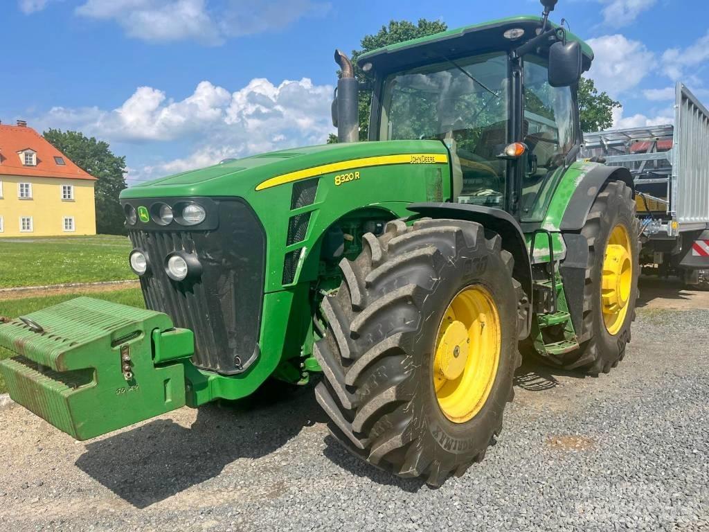 John Deere 8320 R Tractors